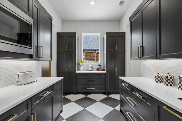 1120 Excalibur Boulevard, Lewisville, TX 75056