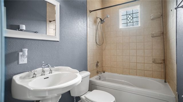 3141 Warwick Way, Fayetteville, AR 72703