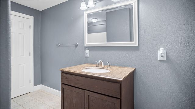 3141 Warwick Way, Fayetteville, AR 72703