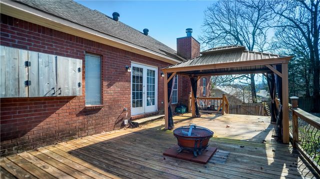 3141 Warwick Way, Fayetteville, AR 72703