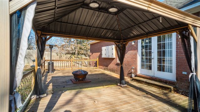 3141 Warwick Way, Fayetteville, AR 72703