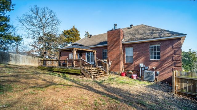 3141 Warwick Way, Fayetteville, AR 72703