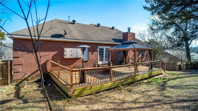 3141 Warwick Way, Fayetteville, AR 72703