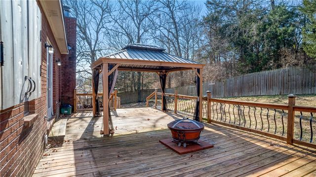 3141 Warwick Way, Fayetteville, AR 72703