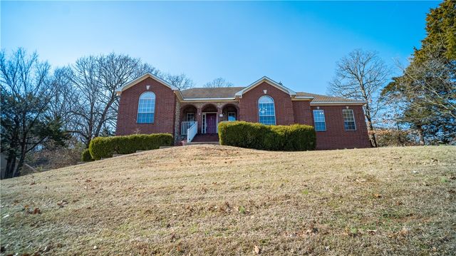 3141 Warwick Way, Fayetteville, AR 72703