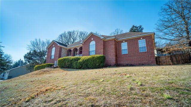 3141 Warwick Way, Fayetteville, AR 72703