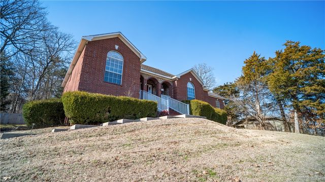 3141 Warwick Way, Fayetteville, AR 72703