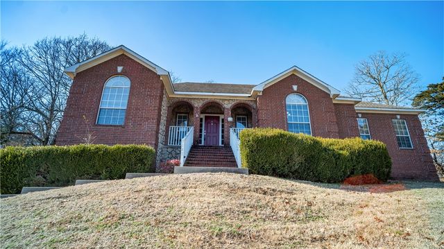 3141 Warwick Way, Fayetteville, AR 72703