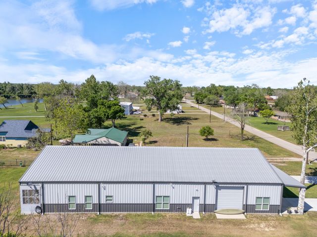 174 County Road 243, Bay City, TX 77414