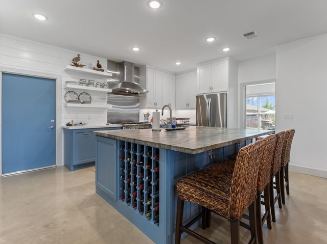 174 County Road 243, Bay City, TX 77414