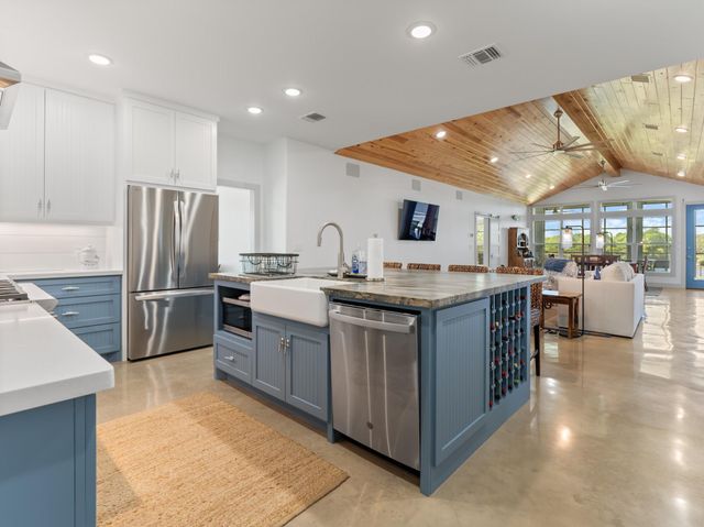 174 County Road 243, Bay City, TX 77414