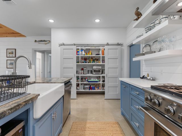 174 County Road 243, Bay City, TX 77414