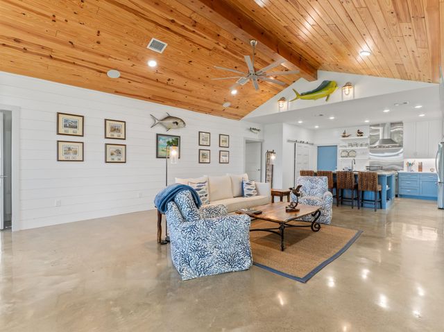 174 County Road 243, Bay City, TX 77414
