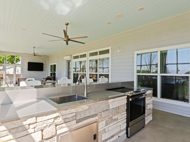 174 County Road 243, Bay City, TX 77414