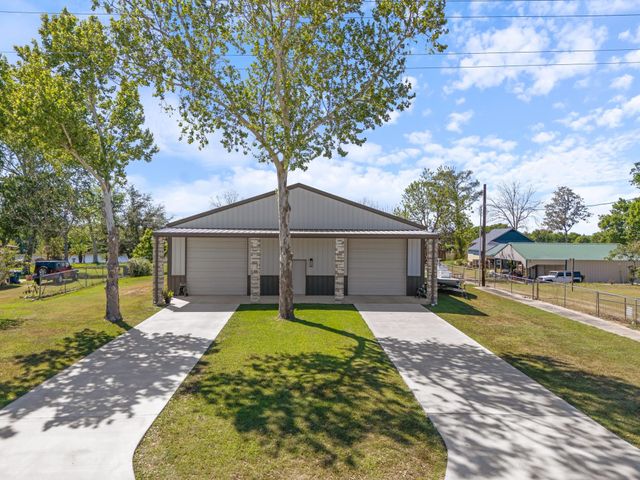 174 County Road 243, Bay City, TX 77414