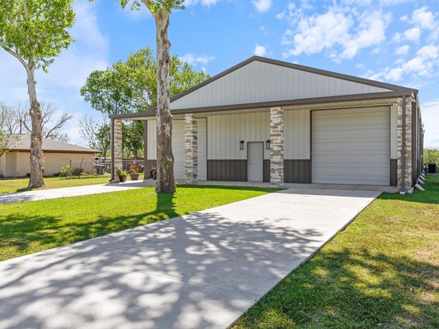 174 County Road 243, Bay City, TX 77414