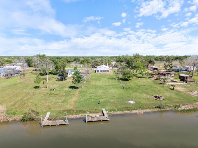 174 County Road 243, Bay City, TX 77414