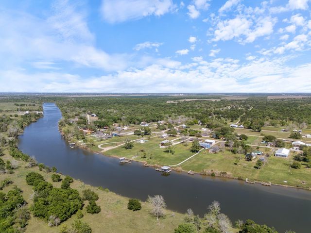 174 County Road 243, Bay City, TX 77414