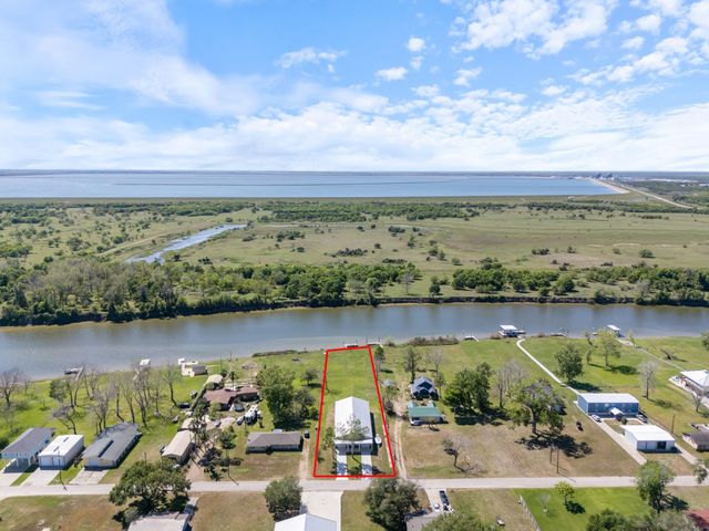 174 County Road 243, Bay City, TX 77414