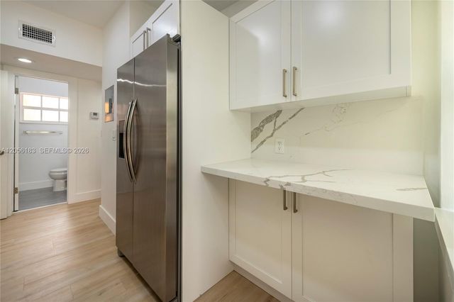 809 NE 17th Ave 4, Fort Lauderdale, FL 33304