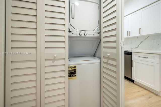 809 NE 17th Ave 4, Fort Lauderdale, FL 33304