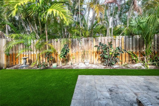 809 NE 17th Ave 4, Fort Lauderdale, FL 33304