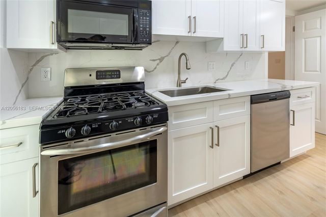 809 NE 17th Ave 4, Fort Lauderdale, FL 33304