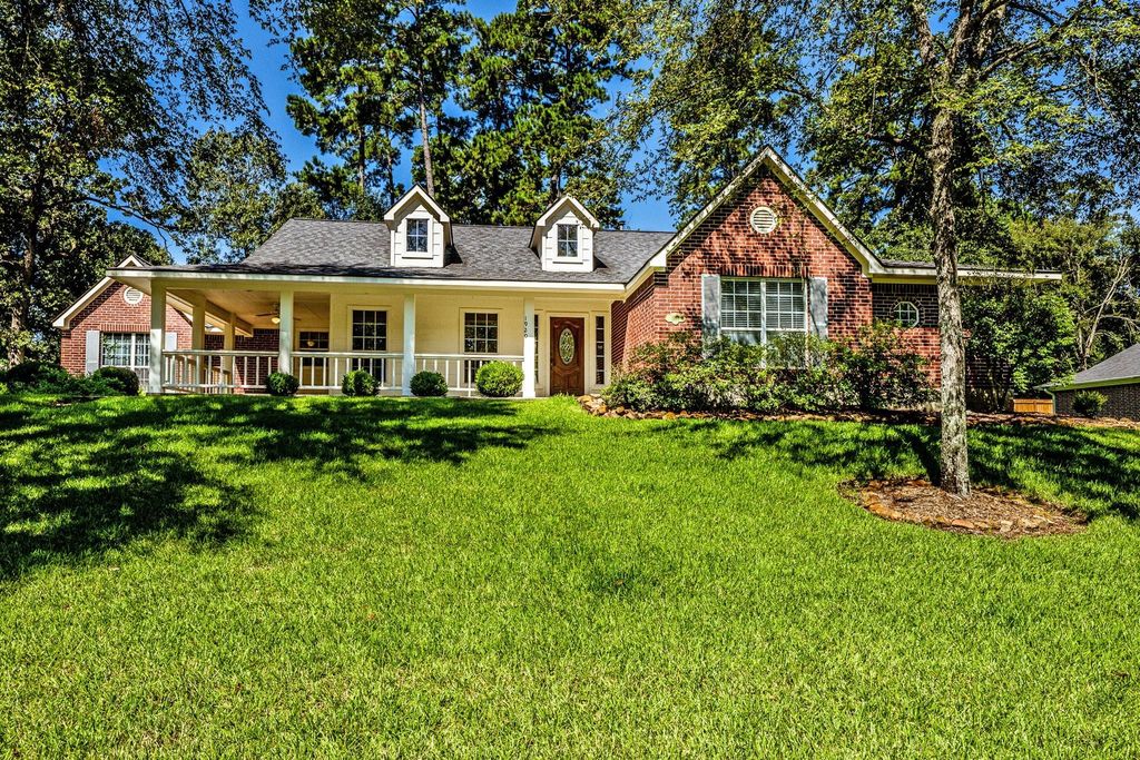 1920 Greentree Drive, Huntsville, TX 77340