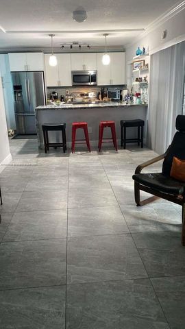 10454 NW 5th Ter 4-30, Miami, FL 33172