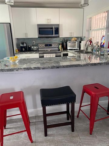 10454 NW 5th Ter 4-30, Miami, FL 33172