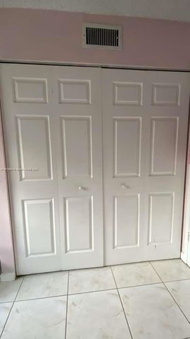 10454 NW 5th Ter 4-30, Miami, FL 33172