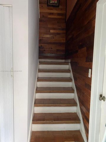 10454 NW 5th Ter 4-30, Miami, FL 33172