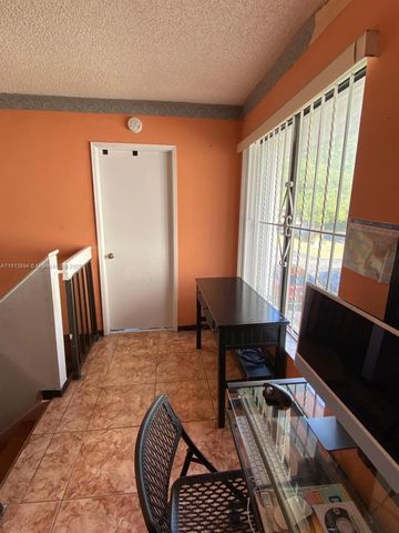 10454 NW 5th Ter 4-30, Miami, FL 33172