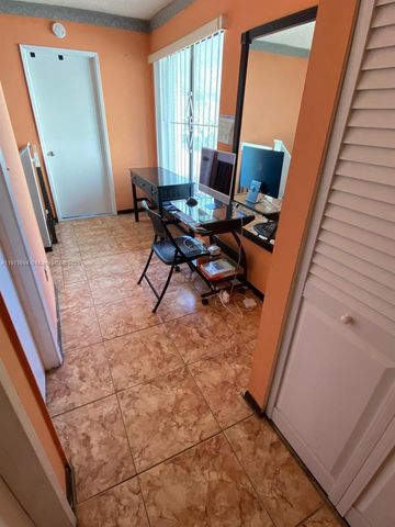 10454 NW 5th Ter 4-30, Miami, FL 33172