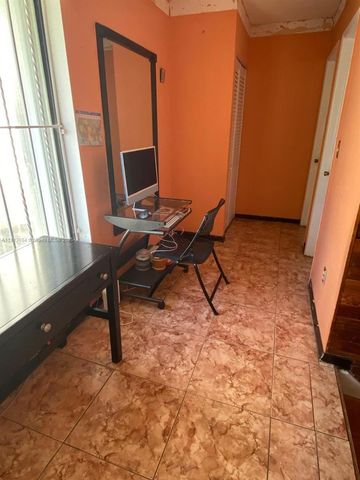 10454 NW 5th Ter 4-30, Miami, FL 33172