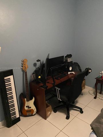 10454 NW 5th Ter 4-30, Miami, FL 33172