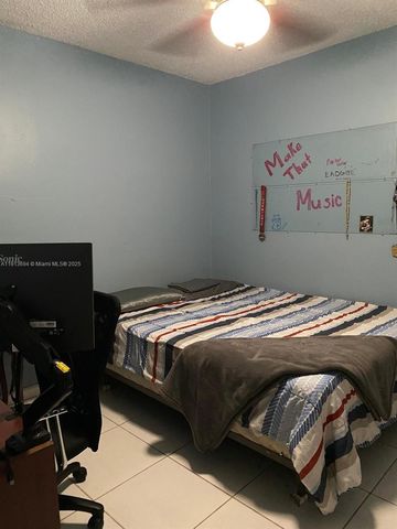 10454 NW 5th Ter 4-30, Miami, FL 33172