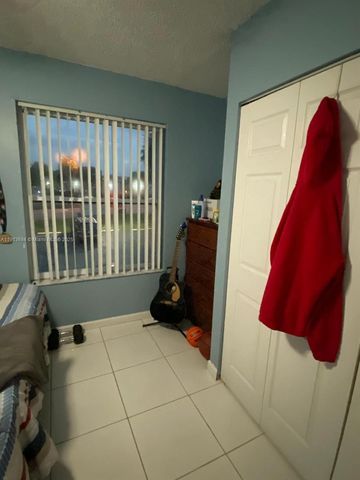 10454 NW 5th Ter 4-30, Miami, FL 33172