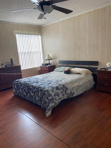 10454 NW 5th Ter 4-30, Miami, FL 33172