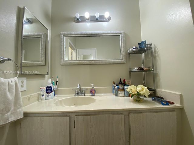 10454 NW 5th Ter 4-30, Miami, FL 33172