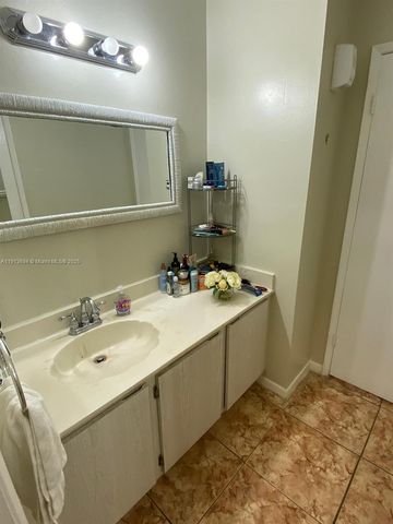 10454 NW 5th Ter 4-30, Miami, FL 33172