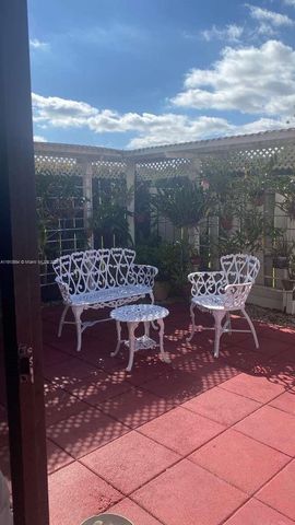 10454 NW 5th Ter 4-30, Miami, FL 33172