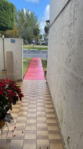 10454 NW 5th Ter 4-30, Miami, FL 33172