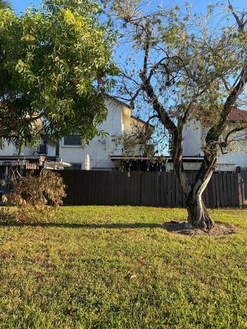 10454 NW 5th Ter 4-30, Miami, FL 33172