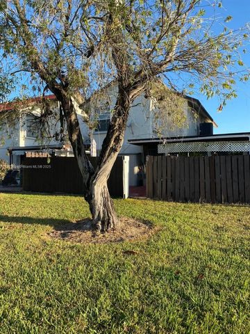 10454 NW 5th Ter 4-30, Miami, FL 33172