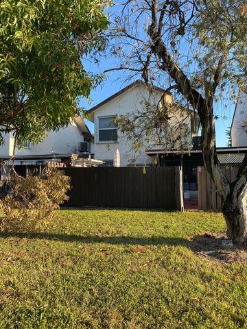 10454 NW 5th Ter 4-30, Miami, FL 33172