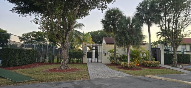 10454 NW 5th Ter 4-30, Miami, FL 33172