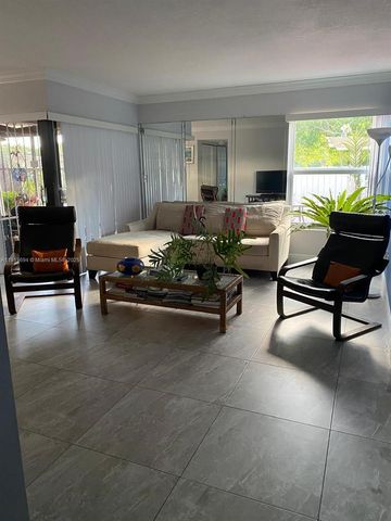 10454 NW 5th Ter 4-30, Miami, FL 33172