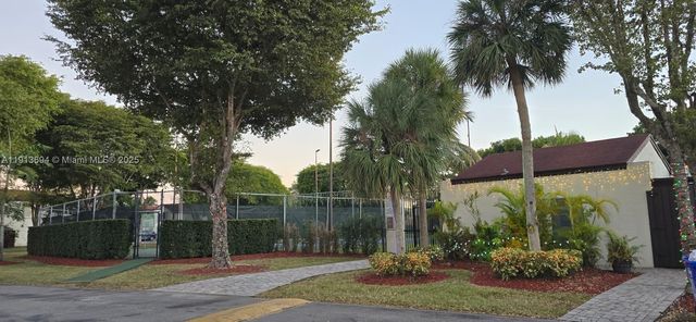 10454 NW 5th Ter 4-30, Miami, FL 33172