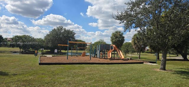 10454 NW 5th Ter 4-30, Miami, FL 33172